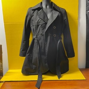 Guess women’s black large trenchcoat with tie. Preowned and great condition.